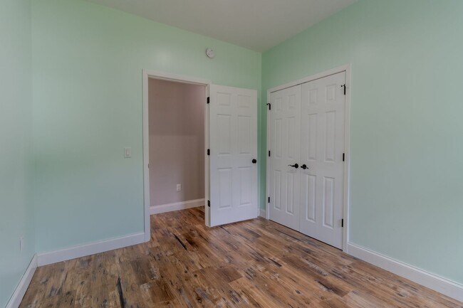 Building Photo - Contemporary Comfort and Versatility in a ...