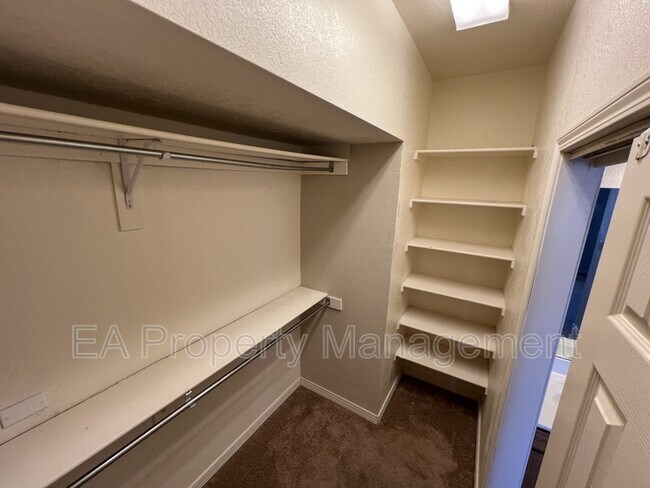Building Photo - 4009 Pasaje Pl NW