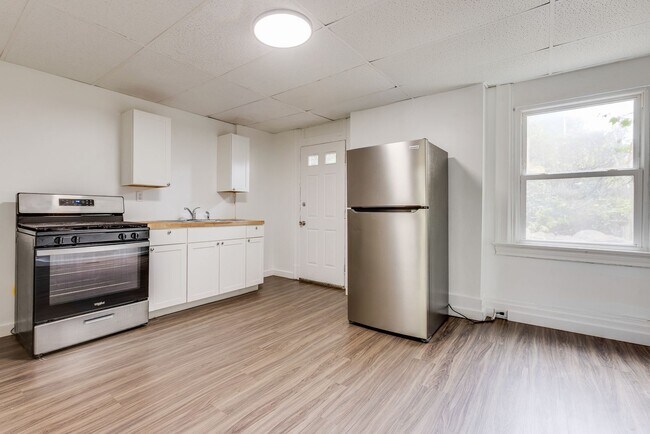 Building Photo - 112 Tecumseh St