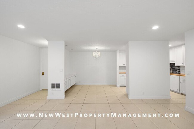 Building Photo - Expansive La Jolla Village 2 Bedroom at De...