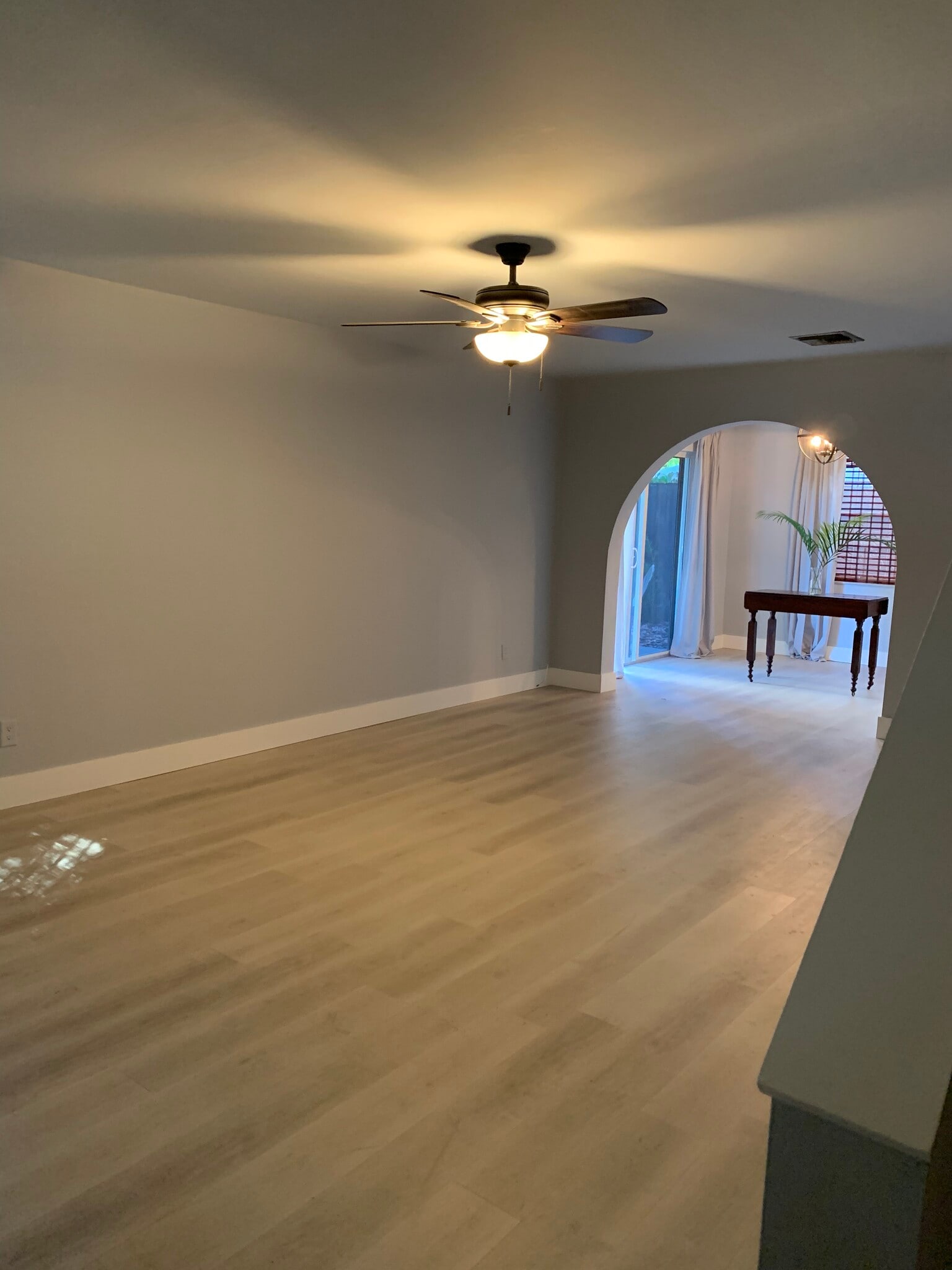 Living - 1202 N Andrews Ave