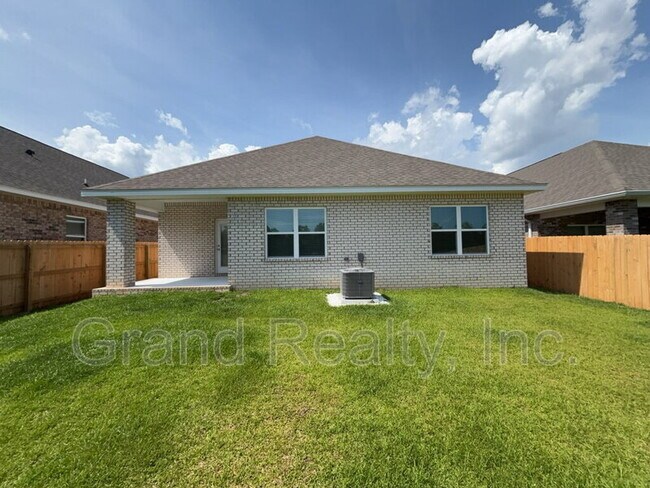 Building Photo - 5823 Sargassum Ln