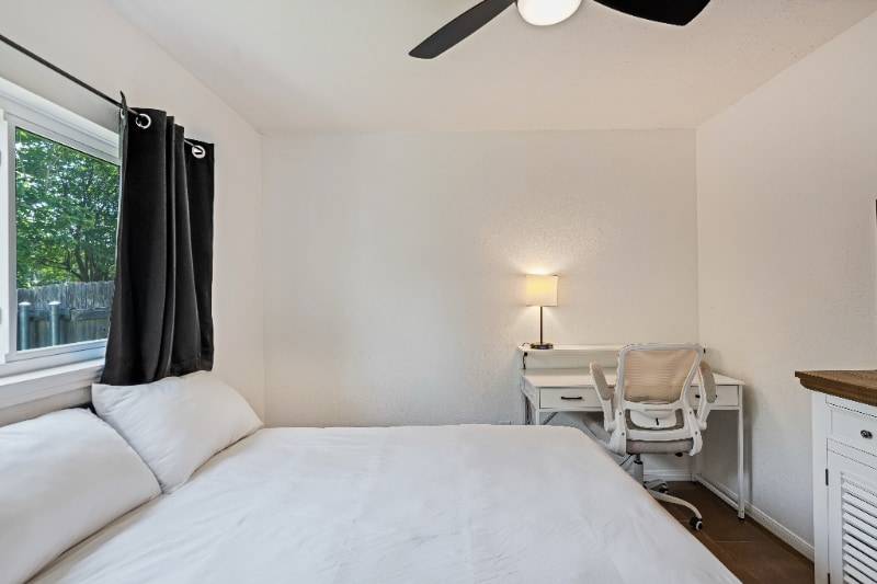 Building Photo - 804 Sylvia Ln