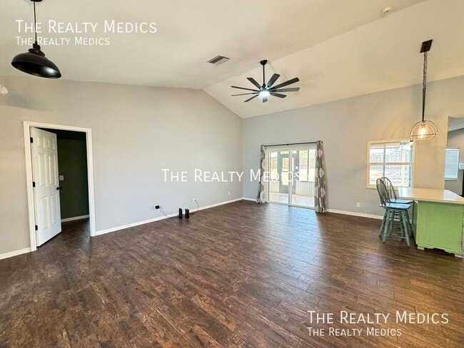 Building Photo - 2601 Bridle Dr