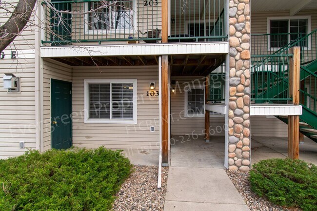 Building Photo - Amazing 2 Bedroom on City Park!