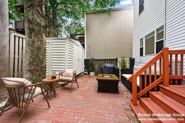 Building Photo - 267 Bolton St