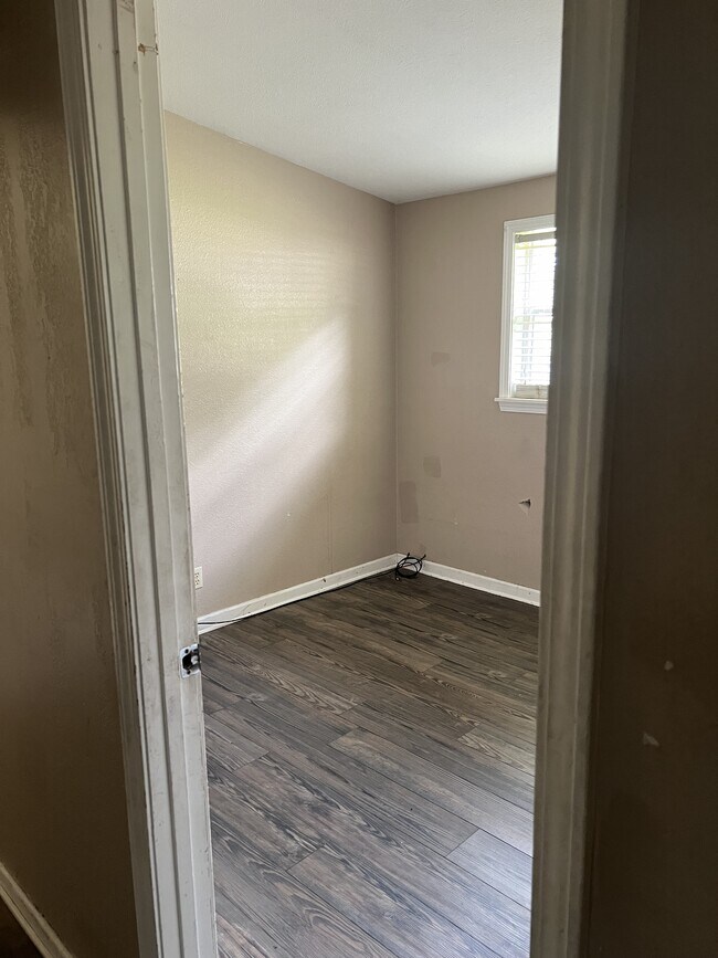 Building Photo - 2709 Edgewood Dr