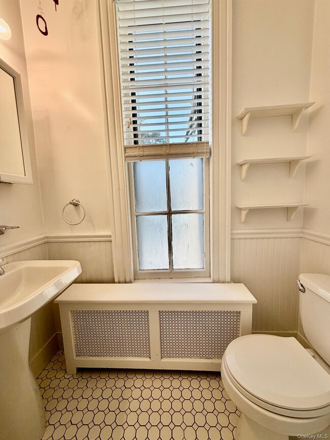 Building Photo - 225 N Broadway