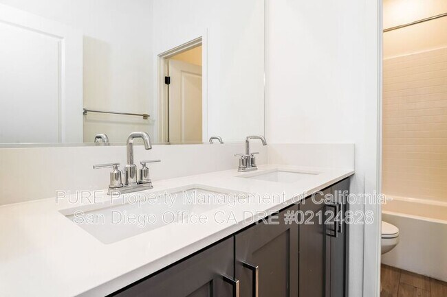 Building Photo - 812 Mateo St