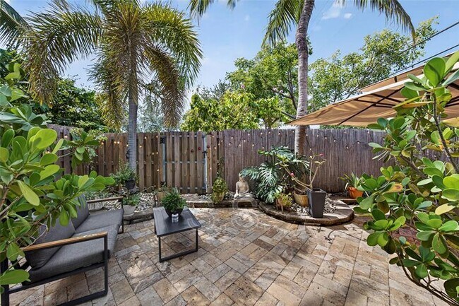 Building Photo - 15 NE 20th Ave