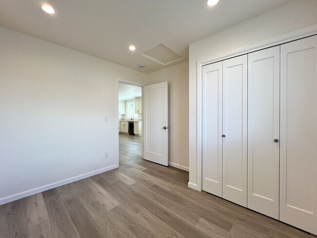 Building Photo - 847 Central Ave