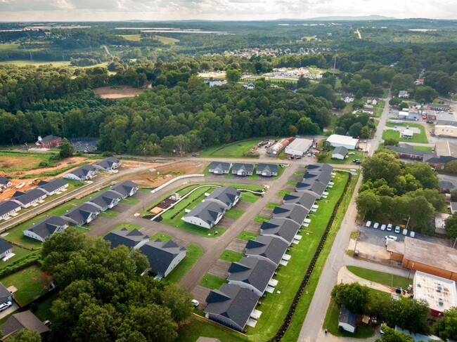 Building Photo - 930 Sparrow Ln