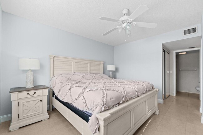 Building Photo - 1001 Sabal Ridge Cir