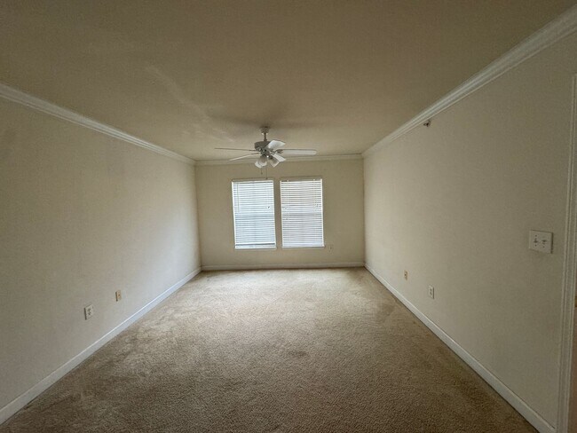Building Photo - nice and quiet condo in desirable New Tamp...