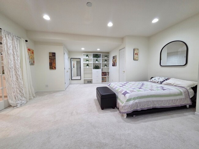 Building Photo - 1025 Rosewood Dr