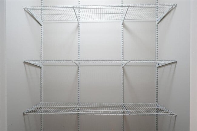 Building Photo - 1984 Rosewood Rd
