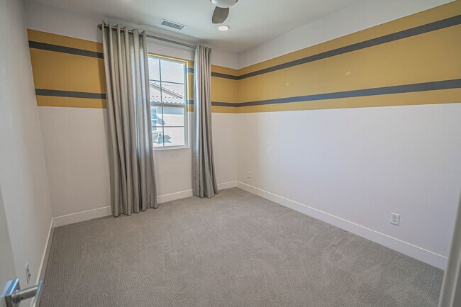 Building Photo - West Creek 3 Bedroom Condo for Rent in Val...