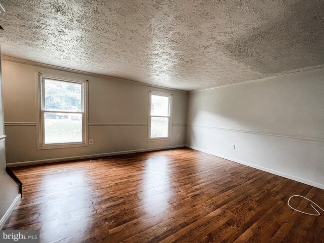 Building Photo - 811 Calvert Towne Dr
