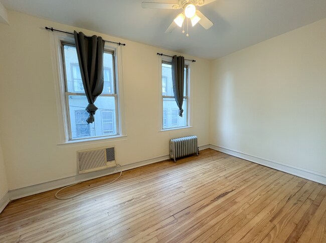 Primary Photo - 31 STREET