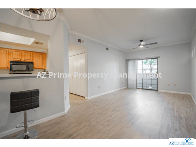 Building Photo - wow! absolutely gorgeous phoenix 2/2 condo...