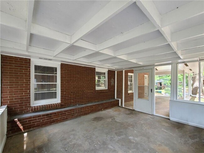 Building Photo - 3225 Forrest Hills Dr SW