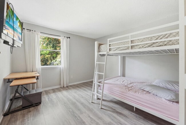 Building Photo - 1258 SW Cynthia St