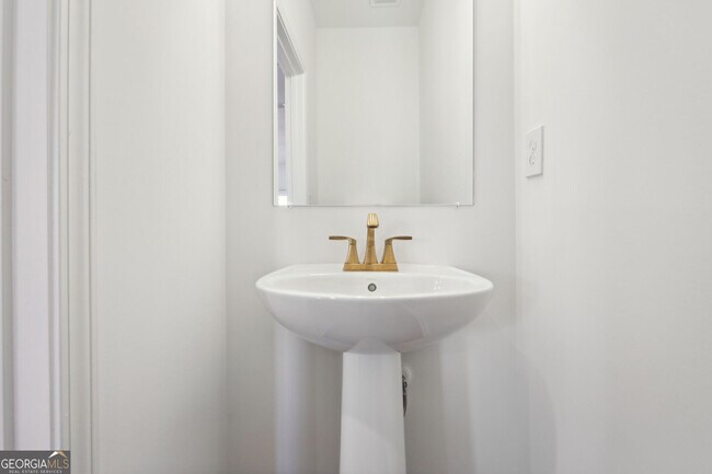 Building Photo - 727 Carmes Dr