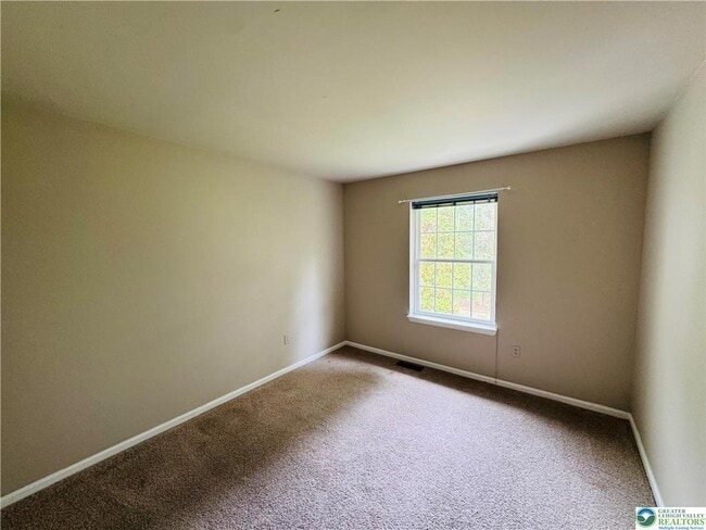 Building Photo - 102 Quaker Dr