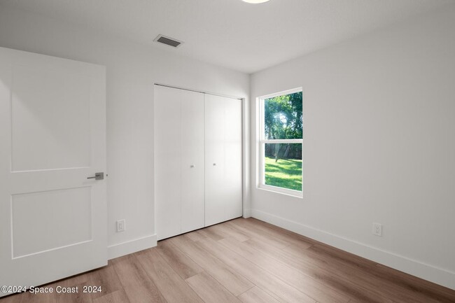 Building Photo - 421 Audubon Dr