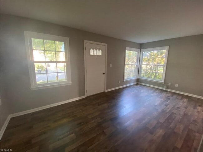 Building Photo - 1181 Hilltop Dr