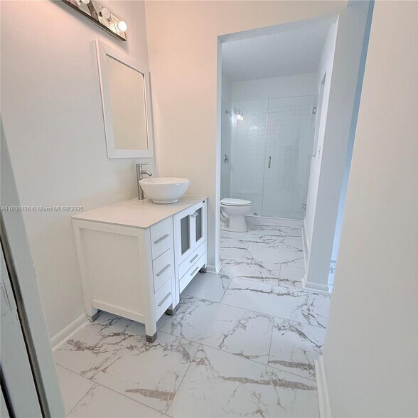 Building Photo - 6183 Live Oak Ct