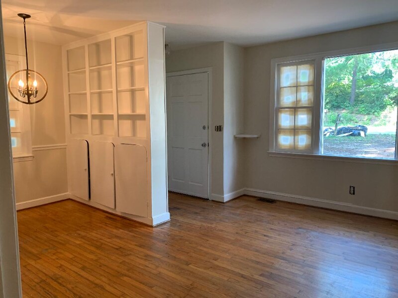 Building Photo - 612 S Beltline Blvd