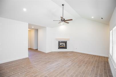 Building Photo - 924 Parker Ln