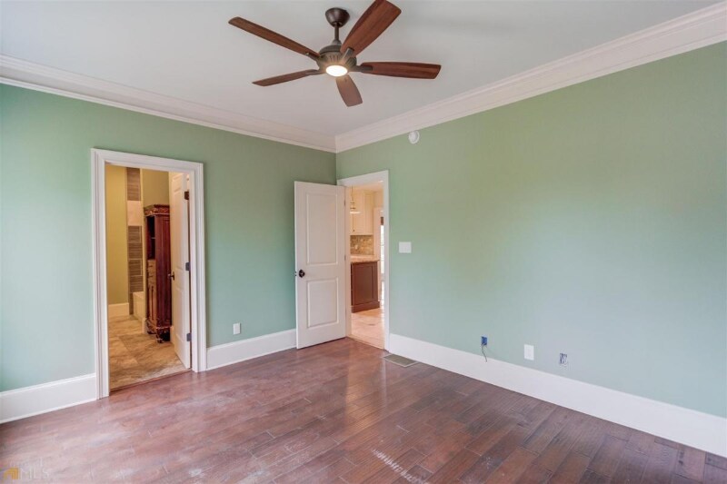Building Photo - 55 W Shadburn Ave
