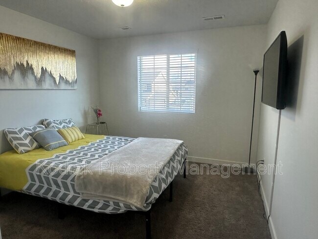 Building Photo - 3656 S Kite St