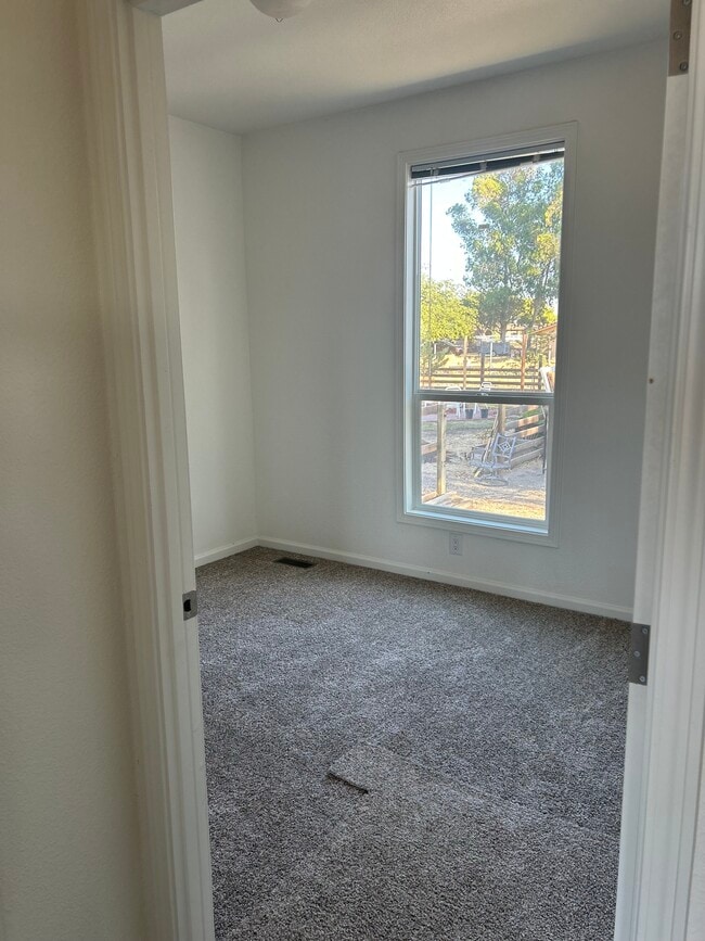 Building Photo - 3953 Stoneridge Dr