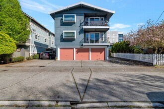 Building Photo - Prime Ballard location, small building