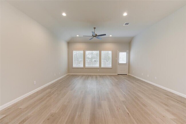 Building Photo - 3939 Sugardale St