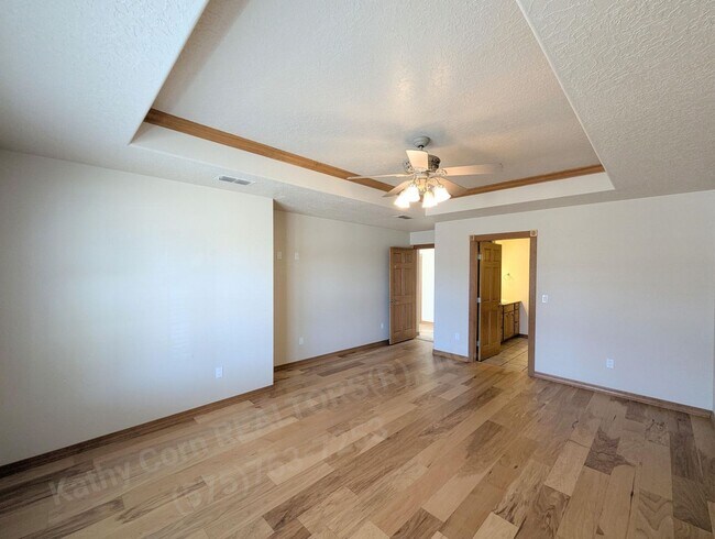 Building Photo - Luxurious Relaxation in Raintree