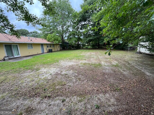 Building Photo - 2220 Mahan Dr