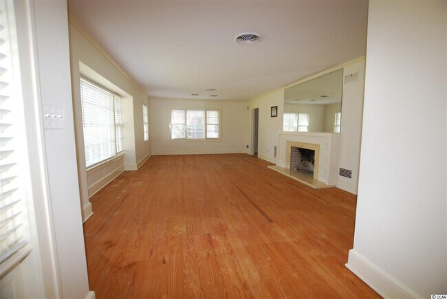 Building Photo - 402 50th Ave N