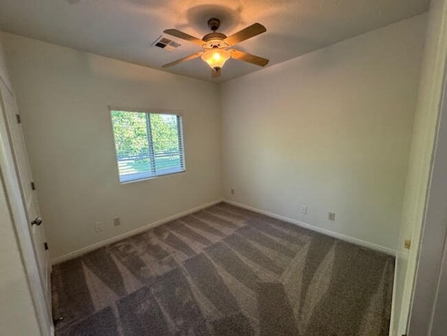 Building Photo - Duplex in Hurricane