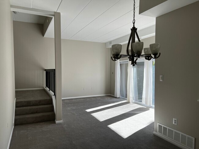 Building Photo - 106 Roberts Ln