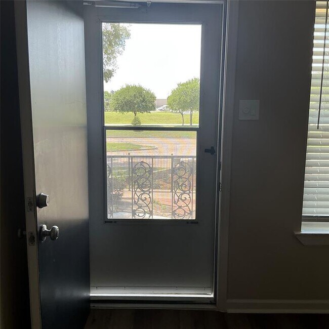 Building Photo - 5550 N Braeswood Blvd