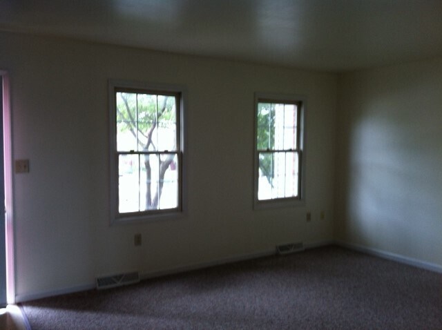 Building Photo - 200 Robin Hill Cir