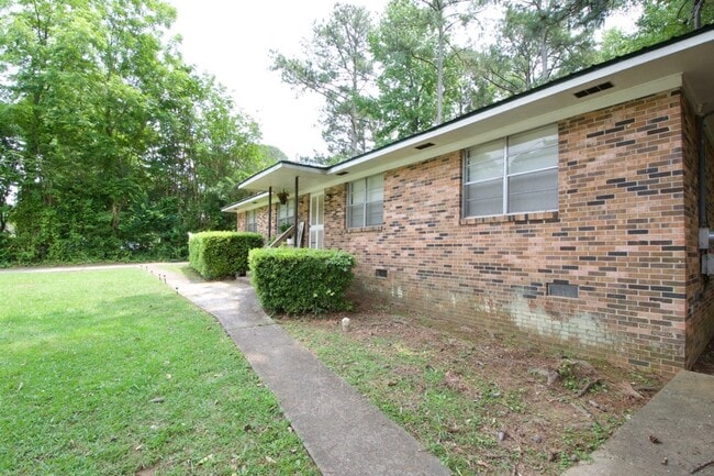Building Photo - Charming 2BR/1BA in the Heart of Opelika –...