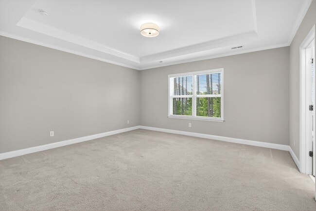 Building Photo - “5-Bedroom Home with Bonus Room & Resort-S...