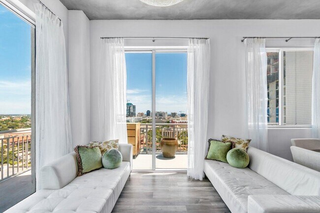 Building Photo - 300 S Australian Ave