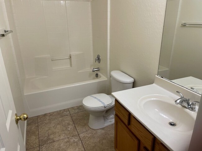 Building Photo - 3 Bedroom - 2 Bath - 1310 Sq. Ft. - Amber ...