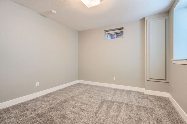 Building Photo - 4 Bed, 2 Bath Duplex in East Colfax – Brig...